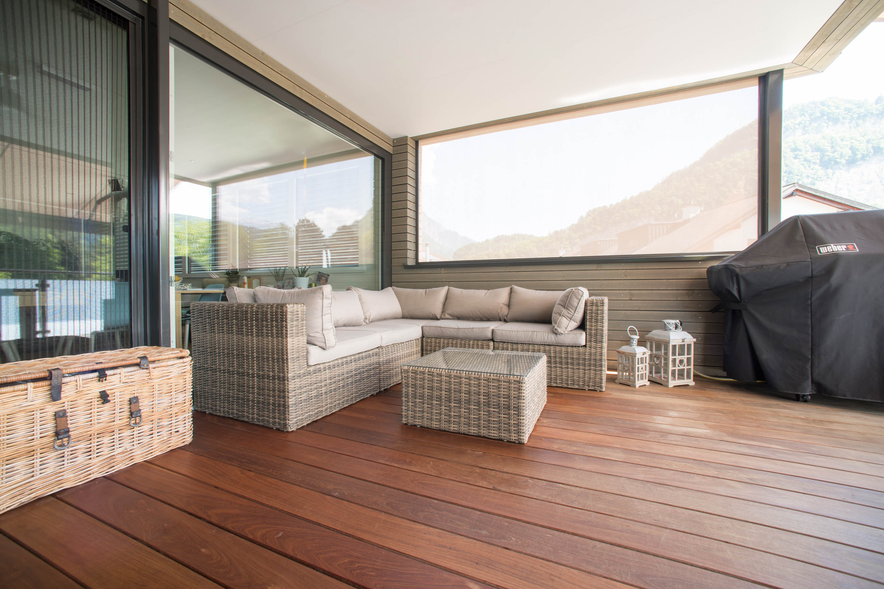 PRIVATE HOUSE | Wooden decking boards Ipé naturally oiled invisible fixed