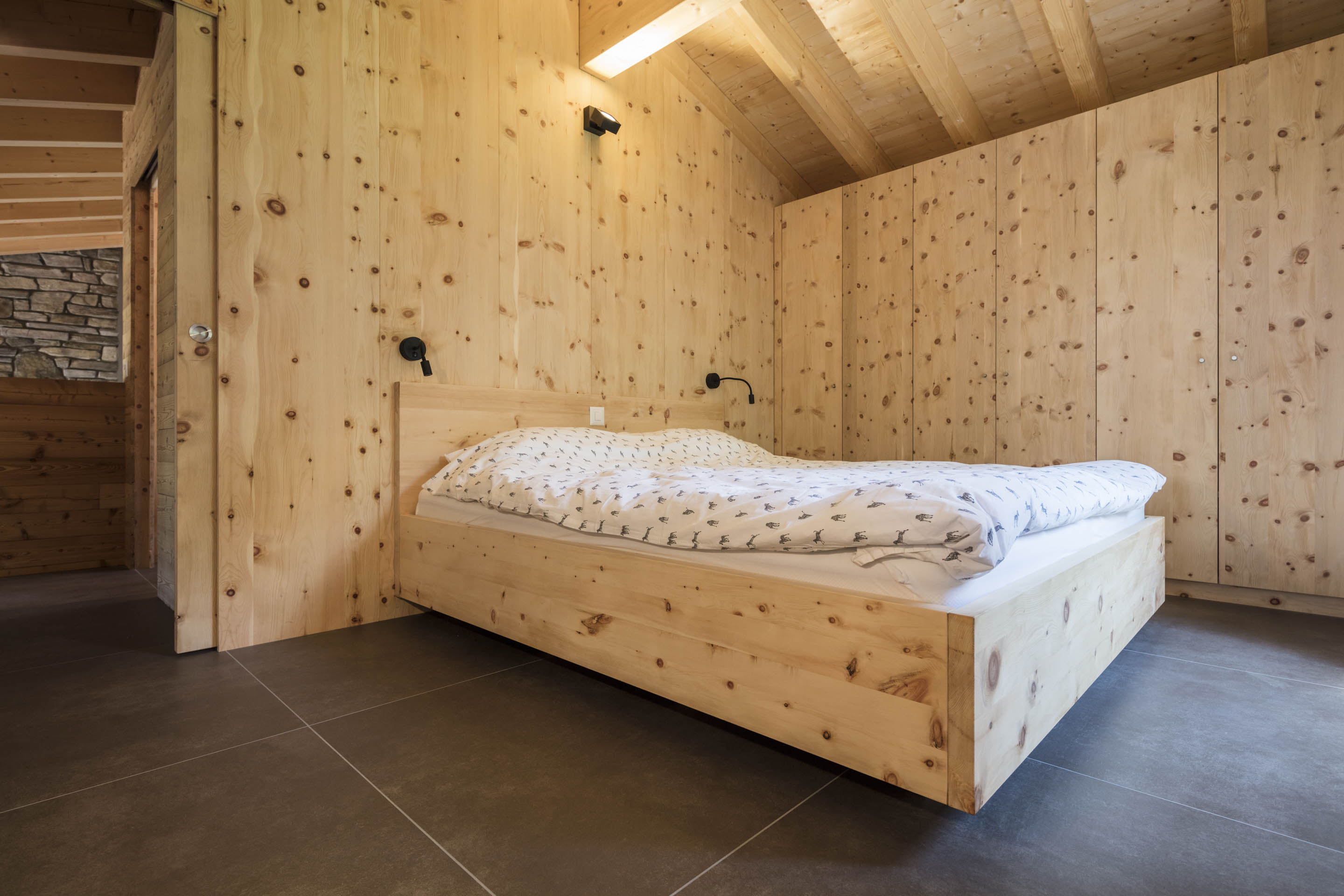 PRIVATE HOUSE | Furniture and walls made with Swiss Aromatic Pine