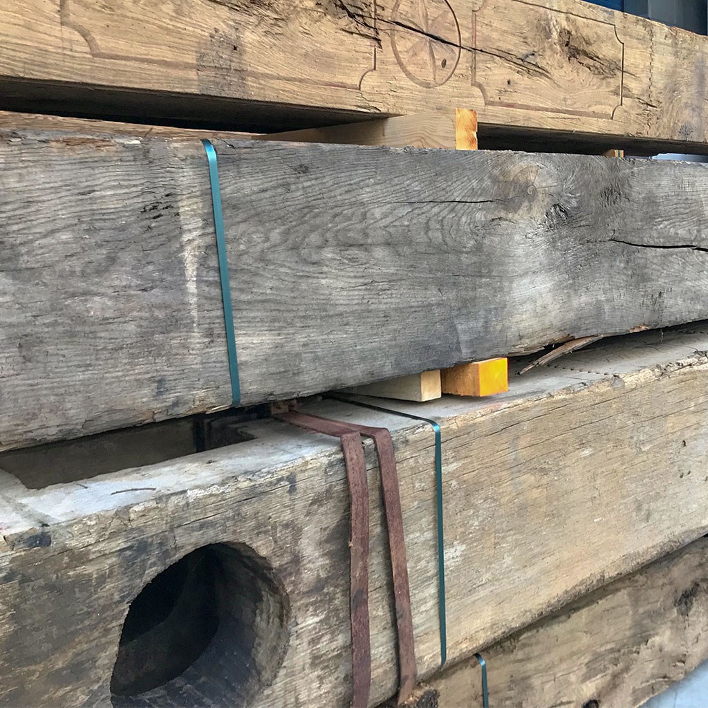 Beams Old Wood Oak 300 mm+ EXTRA hand-chopped, cleaned