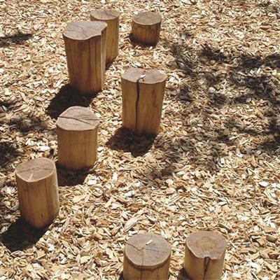 Locust logs | peeled | grounded to heartwood diameter Ø approx. 12-16 cm | length 400 cm